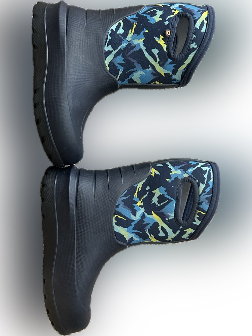 Bogs Youth size 2